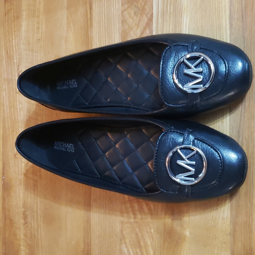 Michael Michael Kors size 9.5M little moc.